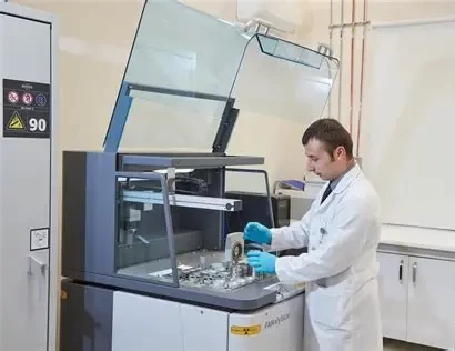 Analytical lab with XRF or UV-vis equipment featuring quartz optical windows 的图像结果