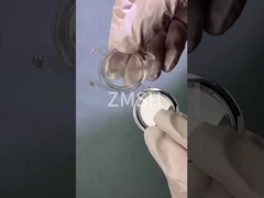 علبة شفافة من الياقوت الأزرق